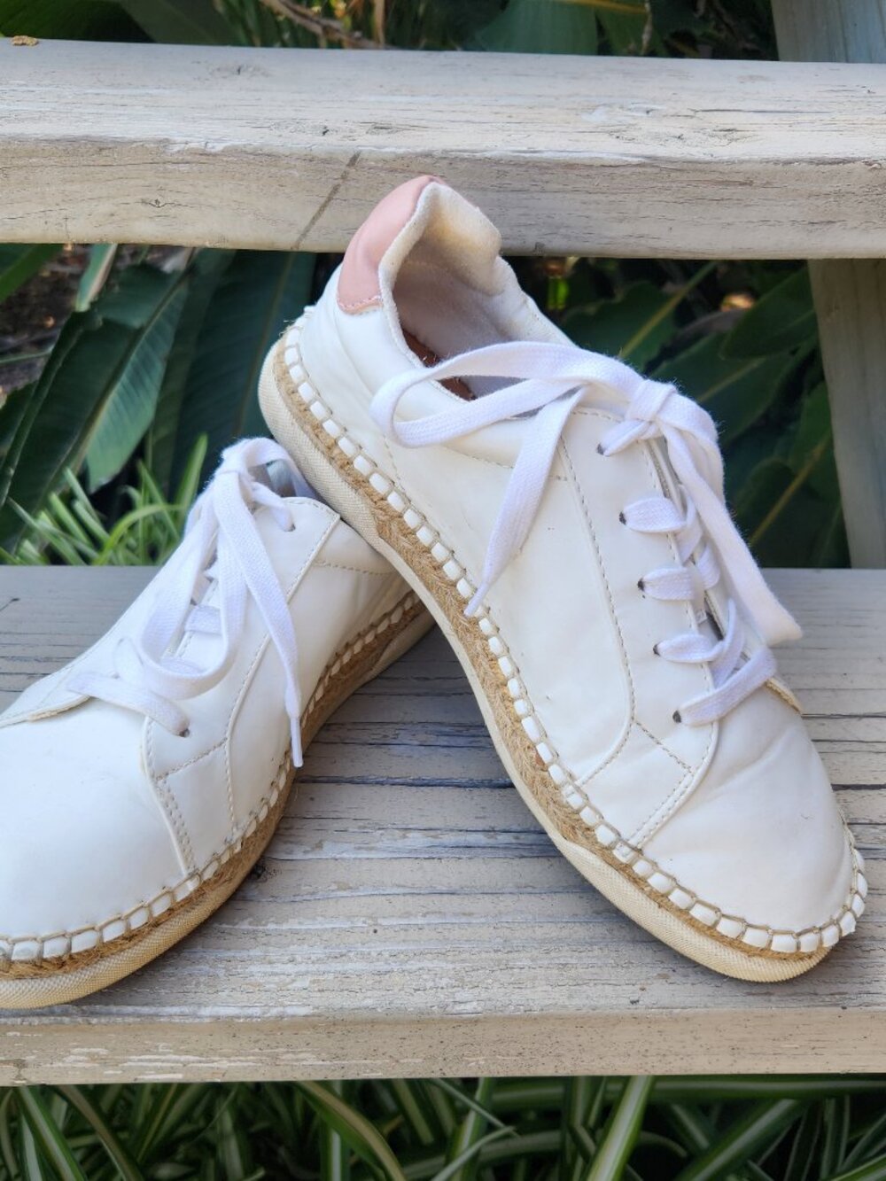 Universal Thread White Esparille Sneakers
